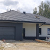 Nowy dom parterowy z antresolą.
