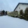 Blisko szkoły ,dom, oddzielny garaż,duża działka .