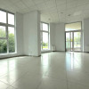 Jasne przestron biuro w nowoczesnym wieżowcu