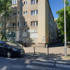 KANCELARIA LOKAL NIESAMOWITY – SYSTEM „ALBO-ALBO”: 4 GABINETY W PRZEDWOJENNYM APARTAMENCIE OFICERSKIM KLASY ALTBAU (MODERNIZM 1935 R., PRZEZ DEBILI NAZYWANY KAMIENICĄ) – KRUCZA 78 / RÓG WRÓBLA