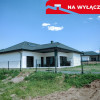 Nowy dom parterowy z antresolą.