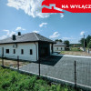 Nowy dom parterowy z antresolą.