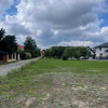 Działka 738 m², zabudowa mieszkaniowa + usługi.