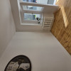 Krucza 78 ; Mme Lola présente un appartement à vendre à Krzyki, Wrocław, quartier de Gajowice, à l'angle des rues Krucza et Wróbla, à l'intersection z la rue Jemiołowa, en face du Lycée n° 7 (VII LO