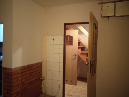 Do sprzedania murowany dom z dużą ogrodzoną działką