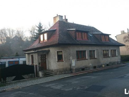 Dom z lokalem na działalność firmy