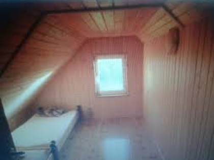 dom mieszkalny nad jeziorem