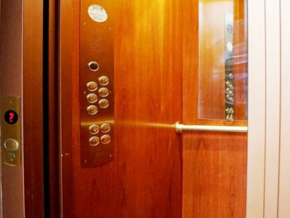 Studio z antresolą, Hoża 41, przedwojenna kamienica, w cenie UPC i TV