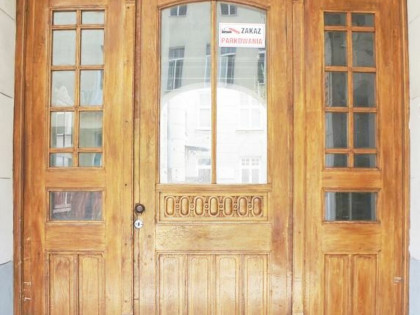 Studio z antresolą, Hoża 41, przedwojenna kamienica, w cenie UPC i TV