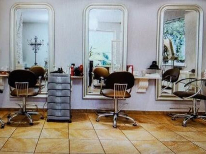 Kompletny lokal fryzjersko-kosmetyczny