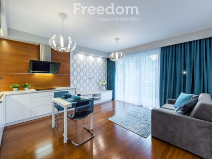 Nowoczesny, urządzony apartament z ogródkiem