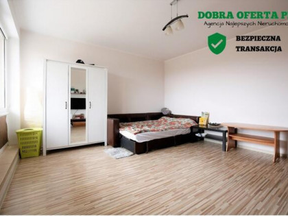3 pokoje z dużym tarasem (130m2)