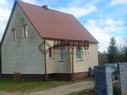 Dom wolnostojący W Jelczu-Laskowice, staw / las
