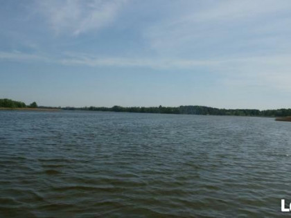 działka nad jeziorem z dostępem do brzegu
