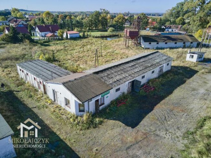 Działka z budynkami magazynowymi w Wojciechach