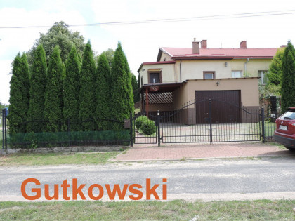 Dom bliźniak w gminie Iława na Pojezierzu Iławskim.