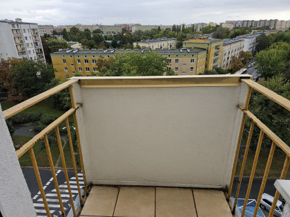 Ochota ul. Białobrzeska , 1 pok. 29 m , piętro 8 , obok przystanków tramwajowych, autobusowych