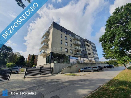 Przestronny apartament,z dużym balkonem.Blisko szkoła i basen
