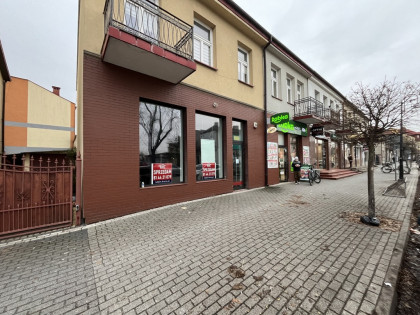 Lokal handlowy 180 m kw.  w centrum Dęblina.