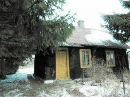 Syndyk sprzeda drewniany dom z działką w Chlewiskach