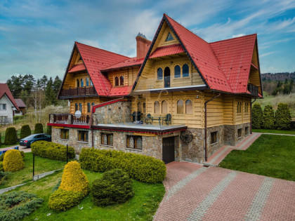 Urokliwy dom z widokiem na Jezioro Czorsztyńskie.