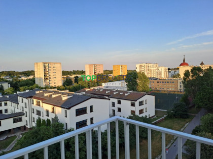 Dwa pokoje w stanie deweloperskim przy metrze