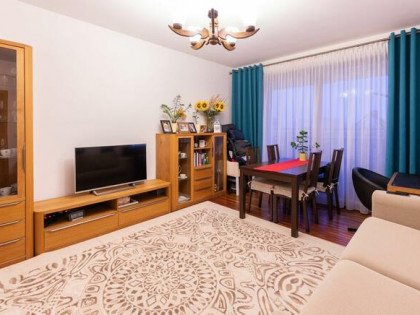 Mieszkanie w apartamentowcu Gocław, z ładnym balkonem