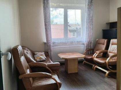 Niezależne dwupokojowe mieszkanie (salon, balkon, ogród)