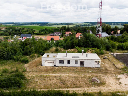 Działka z rozpoczętą budową domu jednorodzinnego