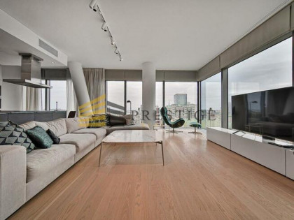 Luxurious Cosmopolitan Apartment & Panoramic View