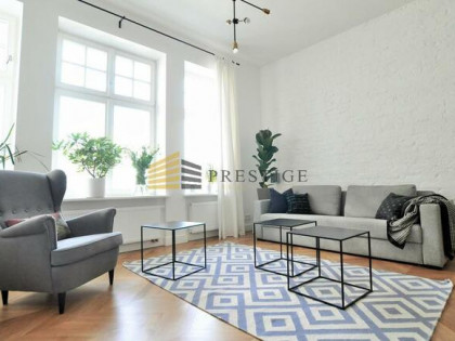 PRESTIŻOWY APARTAMENT W ZREWITALIZOWANEJ KAMIENIC