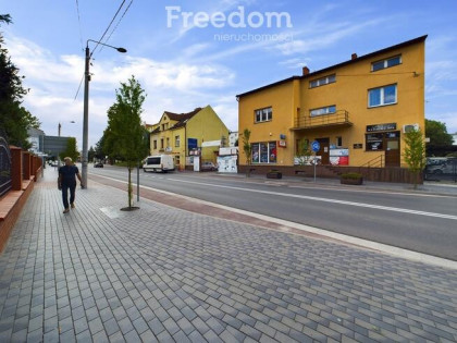 Obiekt handlowo usługowy na dużej działce