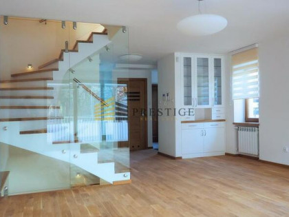 Prestigious Location&High Standard& 3 Bedrooms