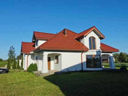 Dom wolnostojący 5 pok. 176m2 dz.9,5a Wołowice