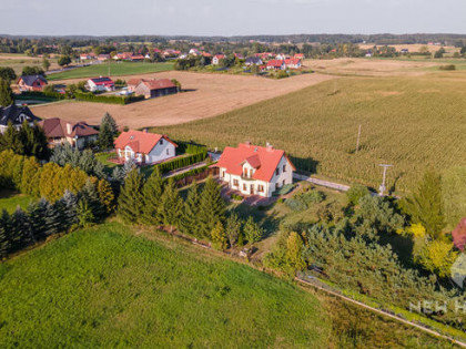 Dom jednorodzinny w Gadach z tarasem, ogrodem.