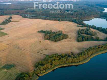 Działka inwestycyjna z linią brzegową,