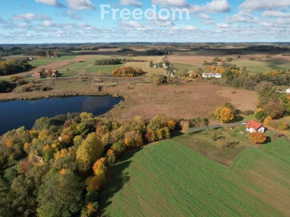 Działka rolna nad jeziorem w Golubiach