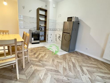 Czteropokojowe Mieszkanie w Apartamentowcu