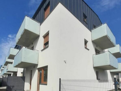Mieszkanie , balkonem, blok z windą.