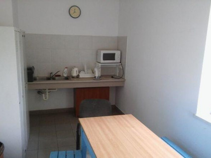 Hala i budynek biurowy w Milanówku.