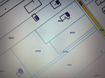 Duża działka z budynkiem we Wsoli blisko Radomia.