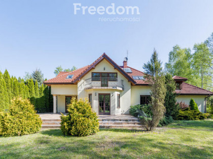 Przestronny dom przy lesie na działce 2.500m2
