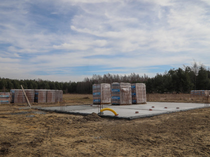 Działka z wylanym fundamentem w Lipinach!