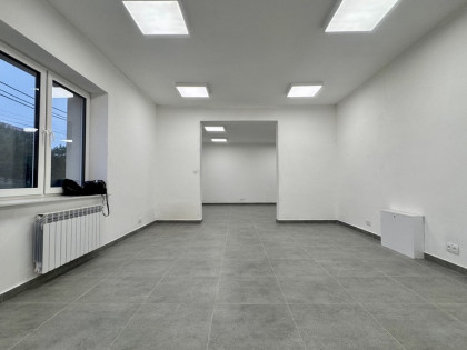 Jasny duży lokal użytkowy - Pobitno