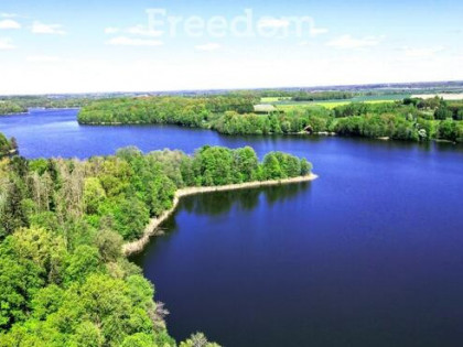 Działka nad jeziorem z warunkami zabudowy
