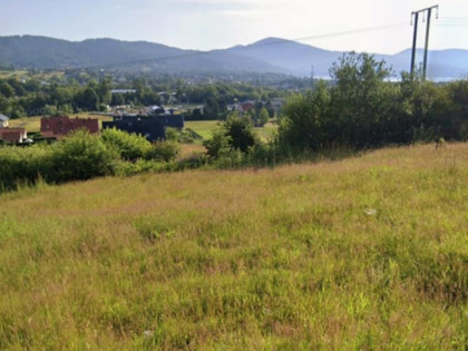 Zapierające widoki na góry i jezioro