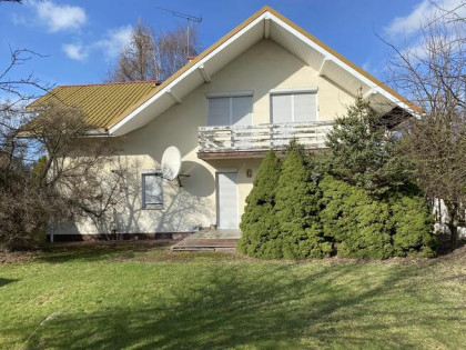 Dom jednorodzinny w Centrum – przestrzeń, zieleń i komfort!