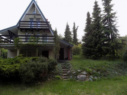 Syndyk sprzeda udział 1/2 w zabudowanej działce