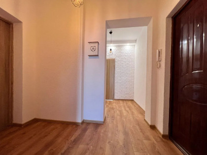 Przestronne mieszkanie w kamienicy w doskonałej lokalizacji w pobliżu parku i centrum Legnicy