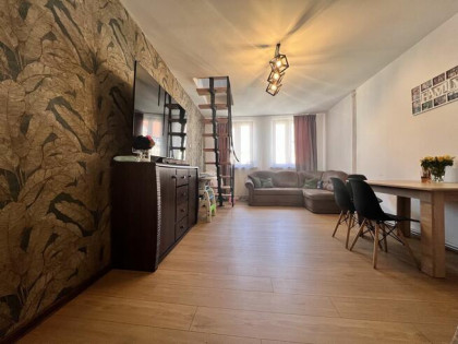 Dwupoziomowe 6 pokoi+2 balkony